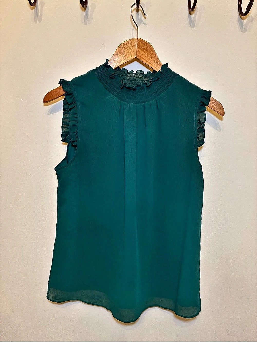J.Crew Ruffle Sleeveless Blouse in Green Size Small Like New